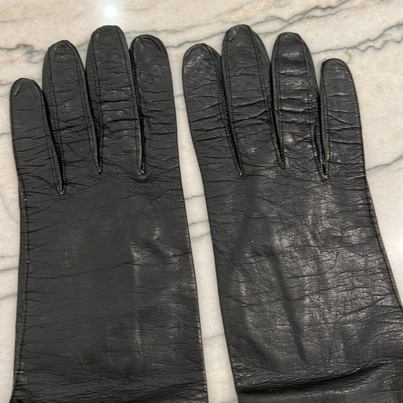 Vintage Leather Gloves - Picture 5 of 16